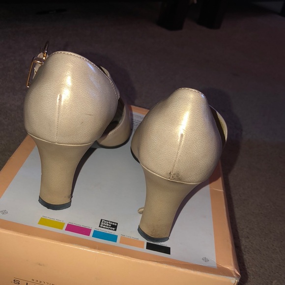 champagne shoes payless